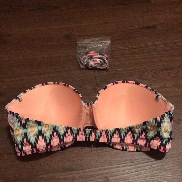 Victoria’s Secret Bandeau Swim Top w/Strap - Picture 2 of 4